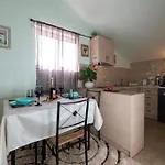 Bougainvillea House 2 شقة كالاماتا