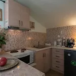 Bougainvillea House 2 كالاماتا