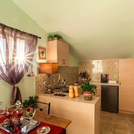 Apartment Bougainvillea House 2