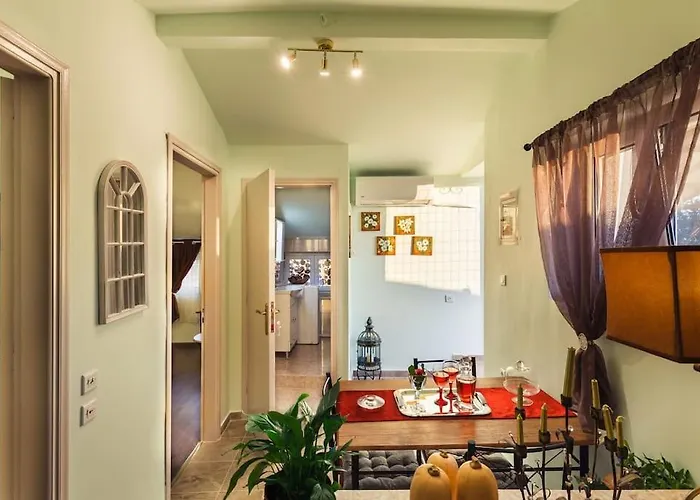 아파트 Bougainvillea House 2