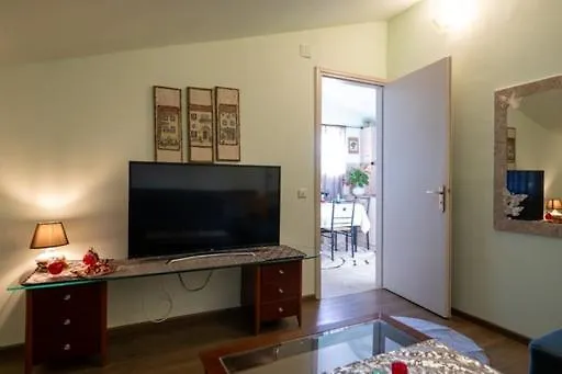 Bougainvillea House 2 * 칼라마타